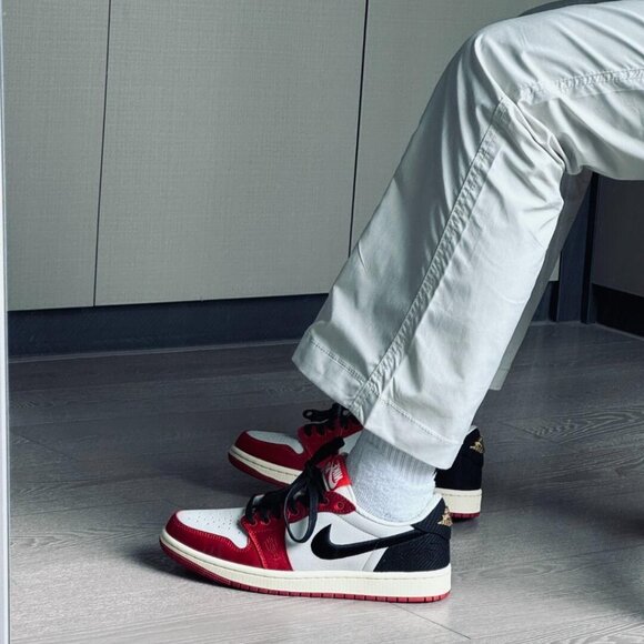 Jordan 1 Retro Low OG Trophy Room Rookie Card Away-FN0432-100-Men 10 - Picture 6 of 11